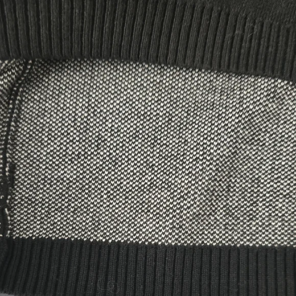 Black and White Graphic Sweater - Picture 5 of 6